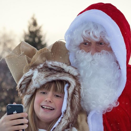 bambina con babbo natale